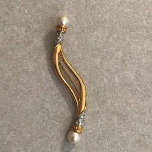 Avon Rhinestone and Pearl Pin/Brooch